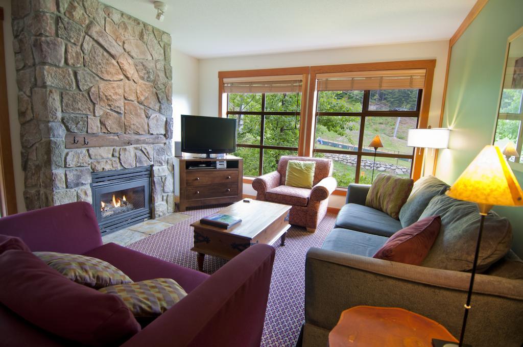 Hotel Lodging Ovations Whistler Esterno foto