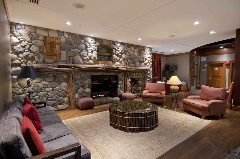 Hotel Lodging Ovations Whistler Esterno foto