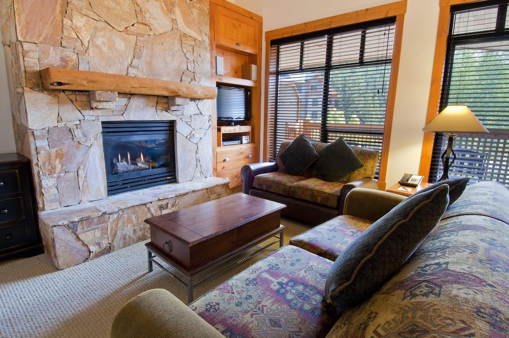 Hotel Lodging Ovations Whistler Esterno foto