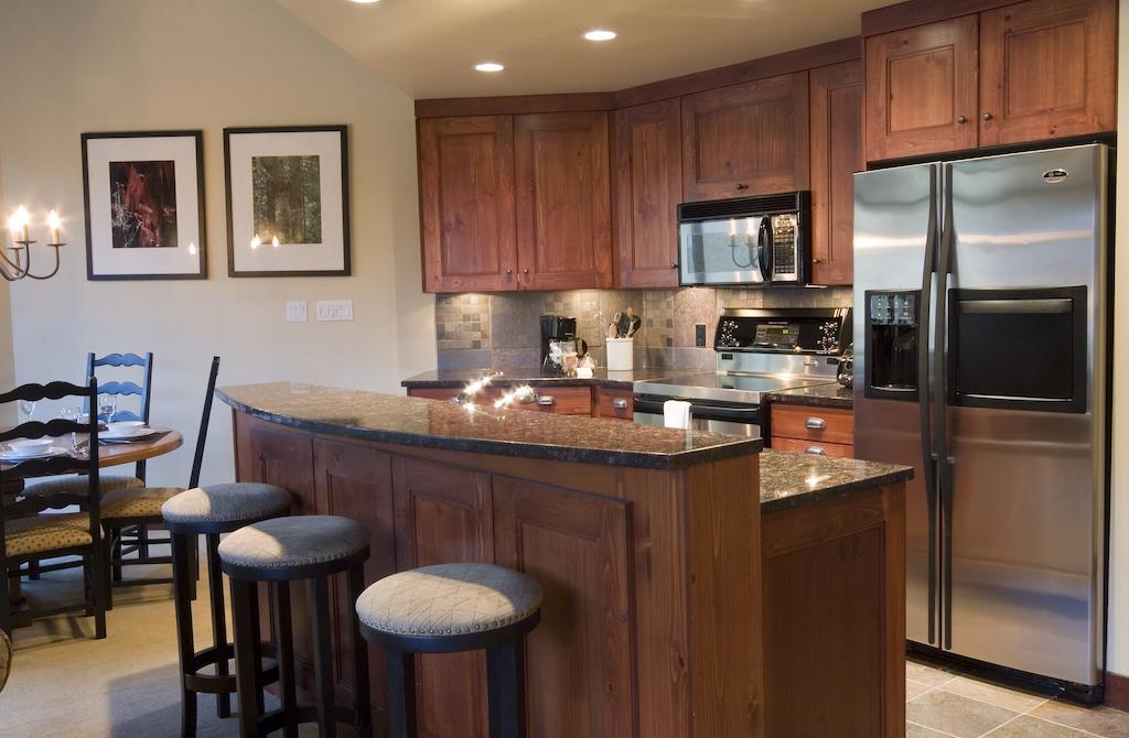 Hotel Lodging Ovations Whistler Esterno foto
