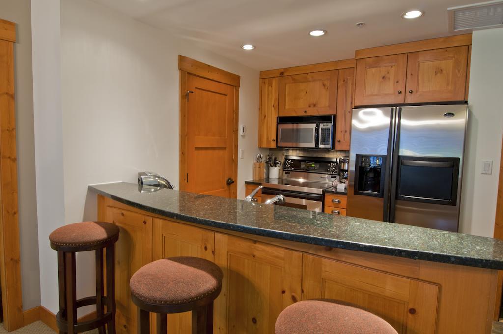 Hotel Lodging Ovations Whistler Esterno foto