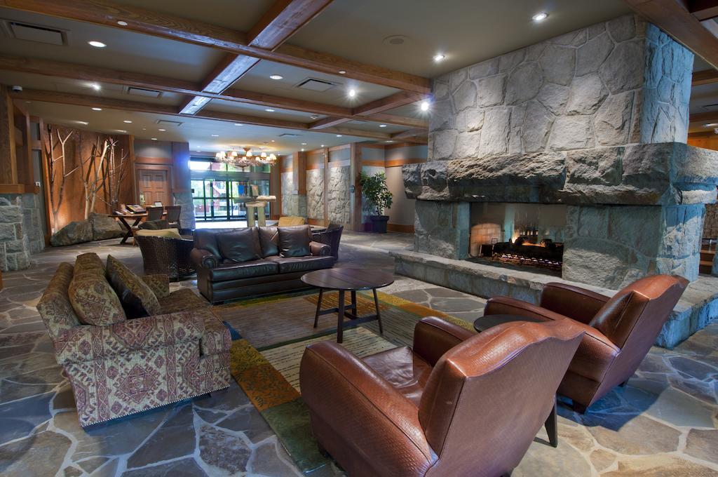 Hotel Lodging Ovations Whistler Esterno foto