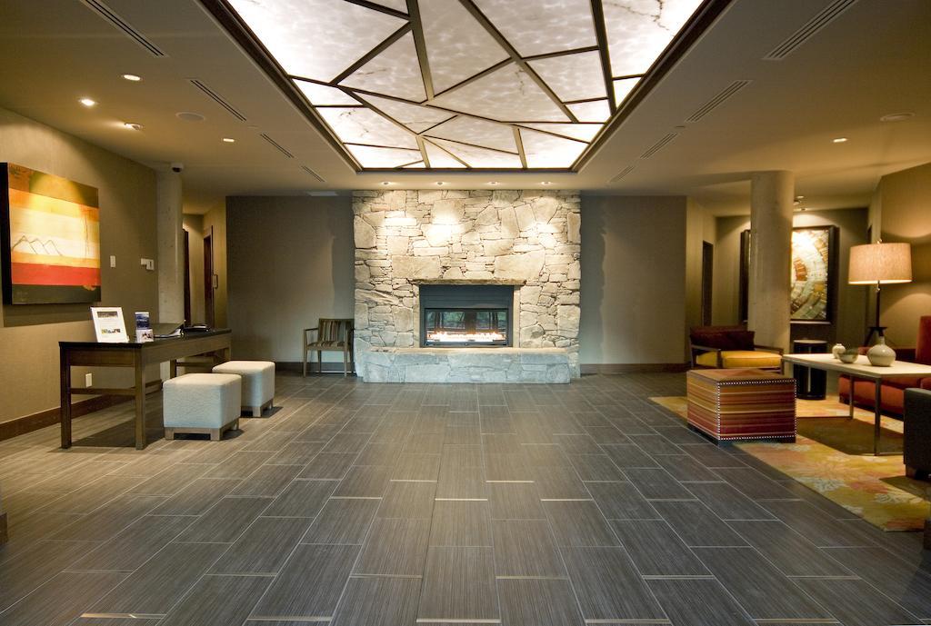 Hotel Lodging Ovations Whistler Esterno foto