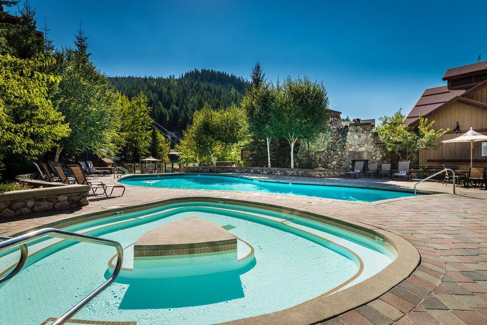 Hotel Lodging Ovations Whistler Esterno foto