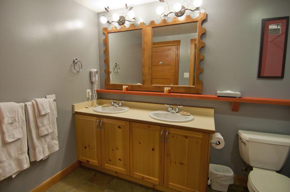 Hotel Lodging Ovations Whistler Esterno foto