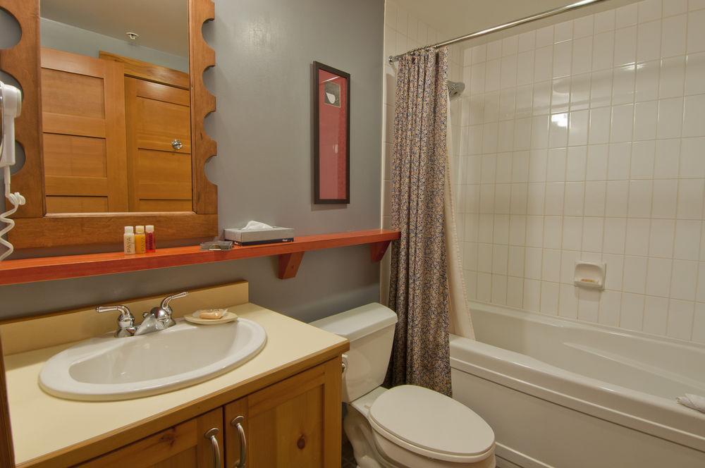 Hotel Lodging Ovations Whistler Esterno foto
