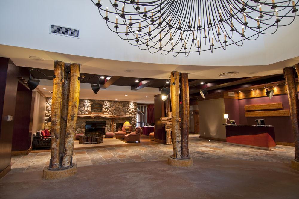 Hotel Lodging Ovations Whistler Esterno foto
