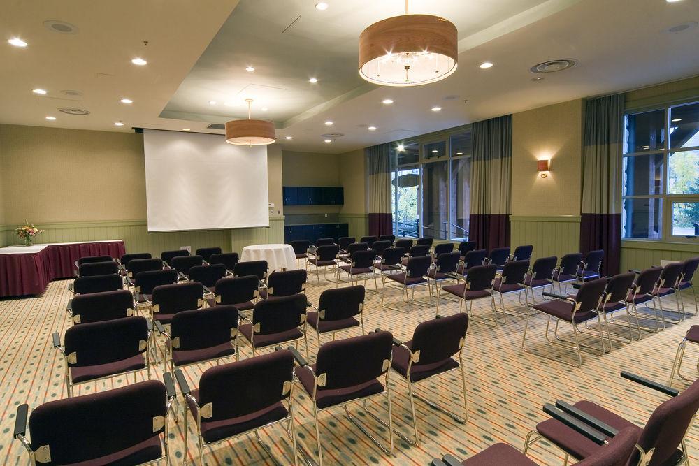 Hotel Lodging Ovations Whistler Esterno foto